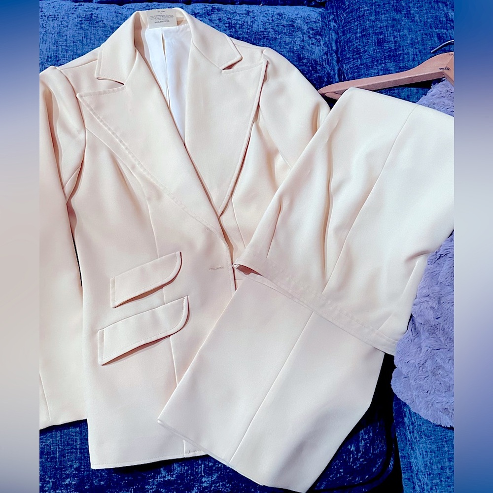 Classy, Elegant 2pc Women's Easter Outfit Business Pantsuit: Blazer+Pants Yellow